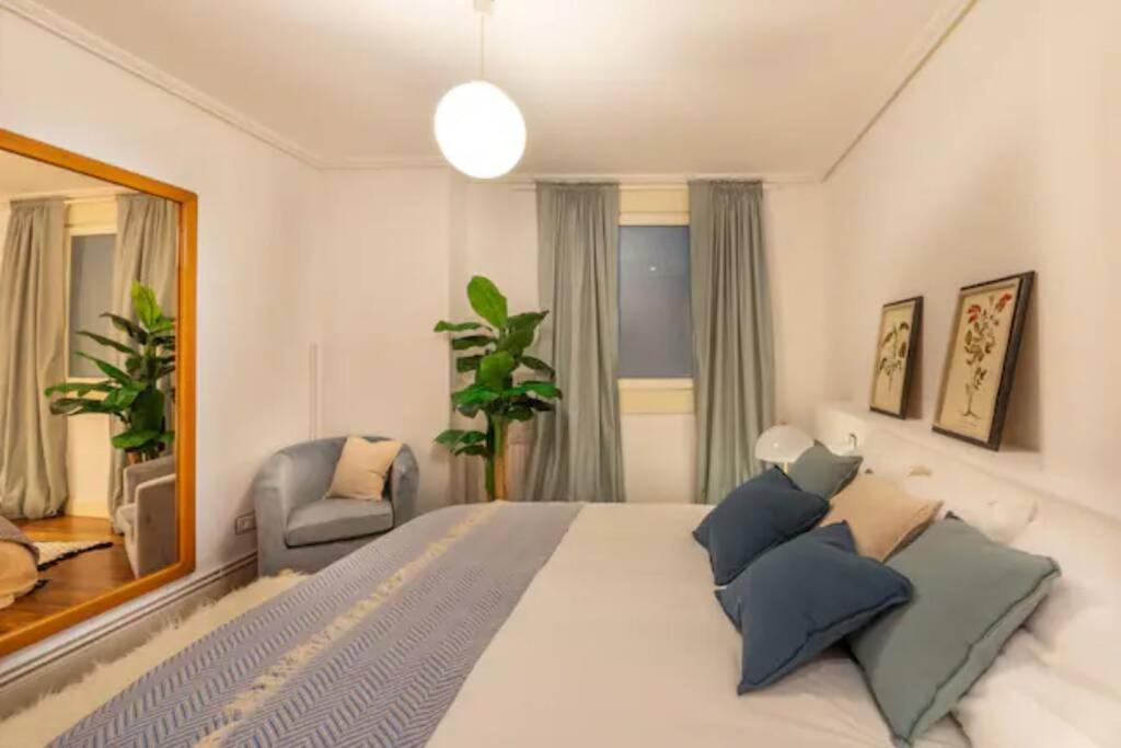 Exclusivo Apartamento En El Casco Viejo Bilbao Esterno foto